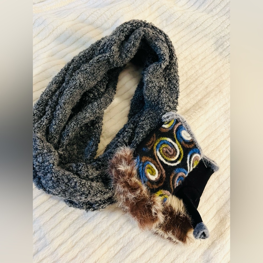 Gray Textured Scarf with Multicolor Wrist Gloves Earth Design